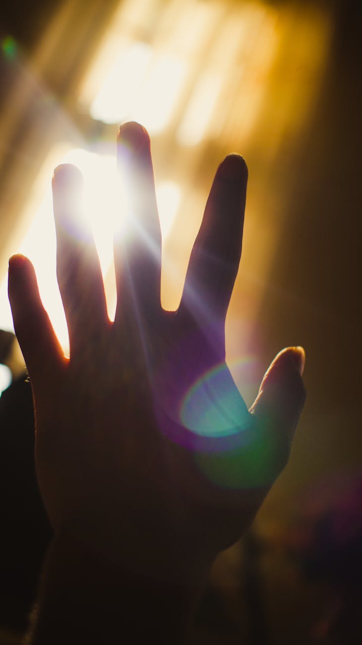 Kodėl Dievas leidžia blogį: ką sako teologija, filosofija ir gyvenimo patirtis